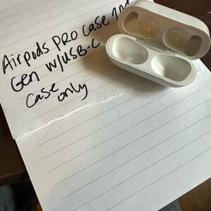 White AirPods Pro 2nd gen usb-c Case